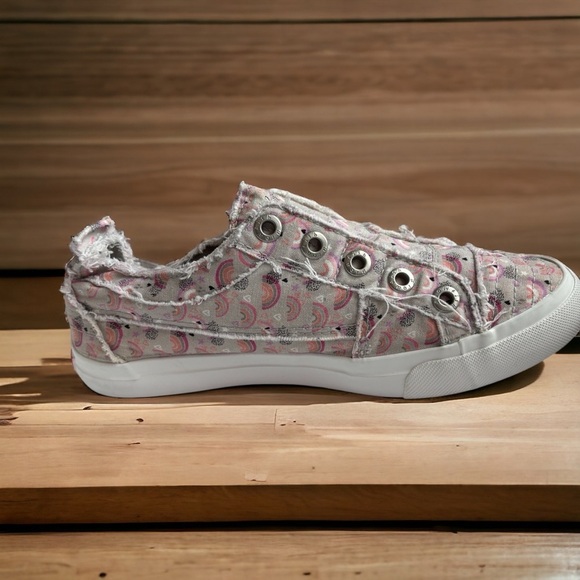 Blowfish Play-T Big Girl's Size 4/Women's Size 6.Rainbow Pattern slip on sneaker - Picture 3 of 6